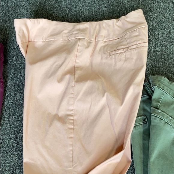 3 pairs of cropped ankle pants. - Picture 3 of 4